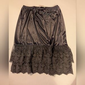 Melody Elegant Gray Lace Trim Skirt Medium